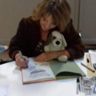 Cuddles with Sarah Sutton at 'Bedford Who Charity Con 6', October 2021